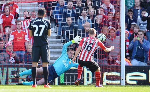 Southampton venceu o Hull City com gol de pênalti e está na zona de classificação à Liga Europa