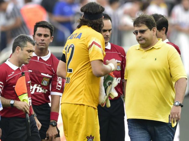 Guto Ferreira (à dir.) entende que arbitragem teve responsabilidade na eliminação da Ponte do estadual