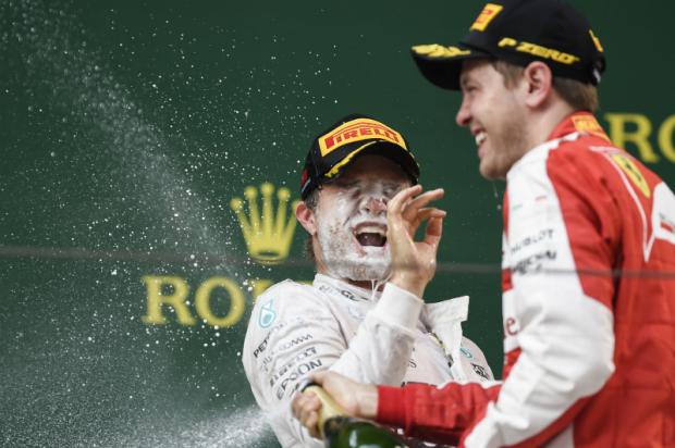 Sebastian Vettel ficou em terceiro no GP da China, atrás da dupla da Mercedes