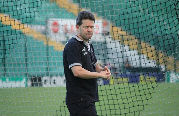 O técnico Argel Fucks vê o Joinville com um ligeiro favoritismo contra o Figueirense (Foto: Luiz Henrique)