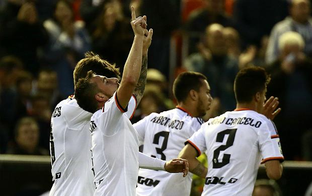 Após muitas tentativas frustradas, Paco Alcácer anotou o gol inaugural do confronto