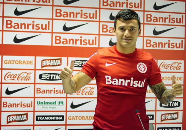 Desfalque do Inter nas duas últimas rodadas do Gaúcho, Aránguiz pode retornar na Libertadores justamente contra seu ex-clube