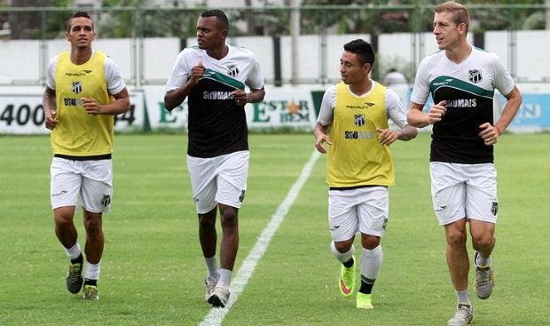 O Ceará deve entrar com equipe reserva na partida contra o Confiança (Foto: Rafael Barros)