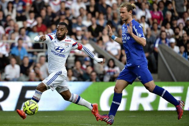 Vitorioso, o Lyon assumiu a liderança do Campeonato Francês (Foto: JEFF PACHOUD / AFP)