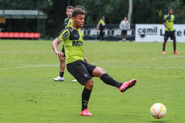 O lateral direito Marcos Rocha é dúvida para o clássico contra o Cruzeiro, neste domingo