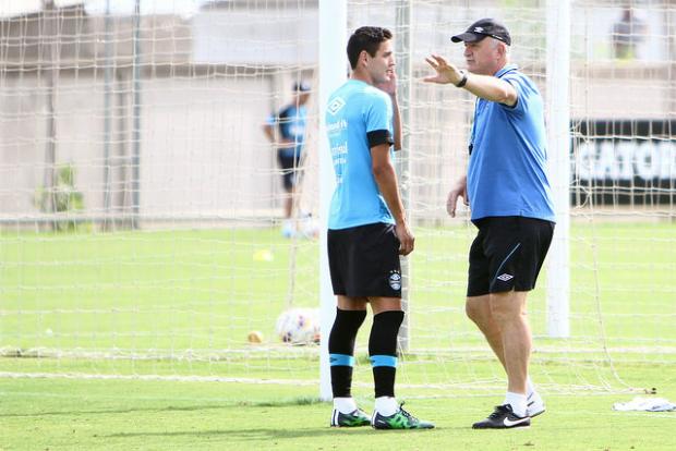 Com portões fechados, Felipão comandou o último treino do Gremio antes de enfrentar o Juventude