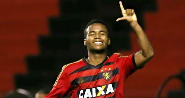 Elber vem sendo um dos melhores jogadores do Sport na temporada, mas poderá ficar fora da semifinal do estadual