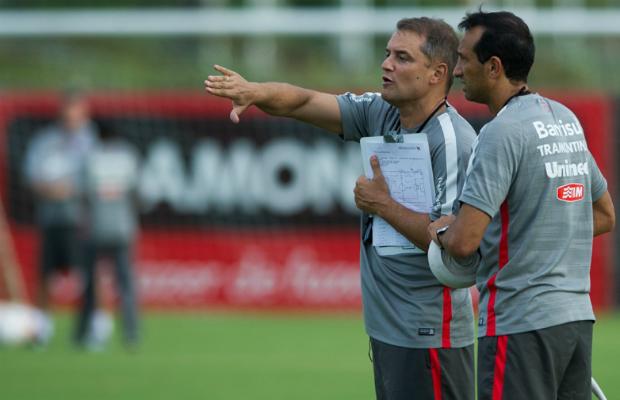 Aguirre deverá confirmar o time no treino deste sábado, o último antes da partida contra o Brasil