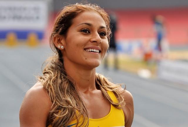 Nesta sexta, Ana Cláudia cravou 11s07 nos 100m rasos, melhor marca brasileira do ano (Foto: Osvaldo F./Contrapé)