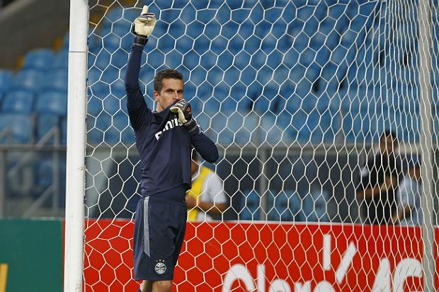 O goleiro gremista comemorou a classificação tricolor para a final do Gaúcho, mas pediu tranquilidade para a decisão