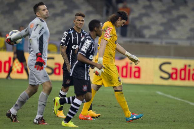 Dez minutos de Elias em campo não foram suficientes contra o Atlético-MG (foto: Daniel Augusto Jr. - 15/10/14)