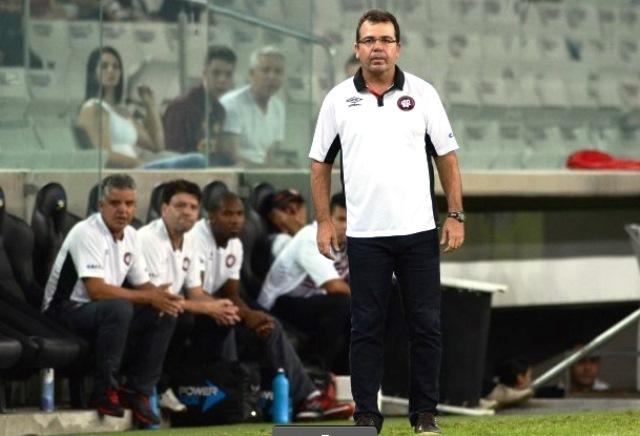 Após um mês no cargo, Enderson Moreira não é mais o técnico do Atlético Paranaense