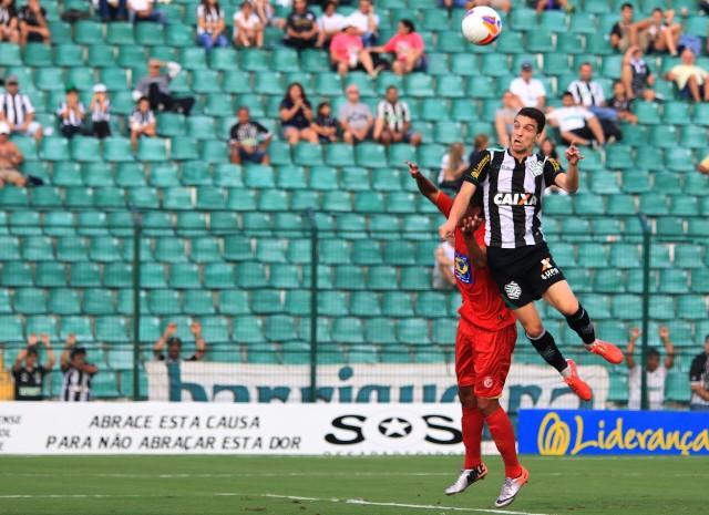 Jean Deretti se destacou em atuação pelo Figueirense e poderá ganhar chance na grande final, contra o Joinville (Foto: Luiz Henrique/FFC)