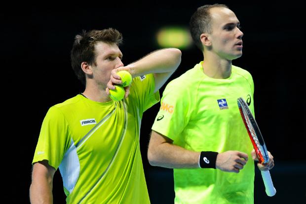 Campeões em 2013, Bruno Soares (à direita) e Alexander Peya venceram na estreia em Barcelona (Foto: Ben Stansall)