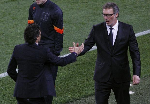 O técnico Laurent Blanc admitiu que o Barcelona merecia a classificação (Foto: Quique Garcia)