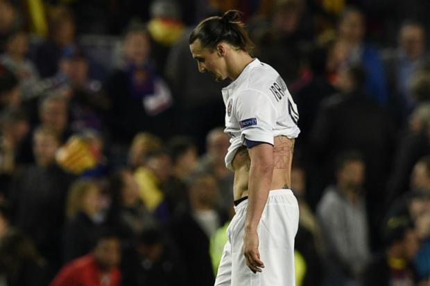 Último fracasso de Ibra na Champions League foi na terça-feira, quando PSG não conseguiu conter Barcelona no Camp Nou (Foto: Lluis Gene)