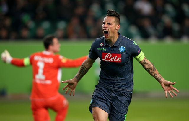 Napoli, do meia Hamsik, atropelou o Wolfsburg na Alemanha (Foto: Ronny Hartmann)