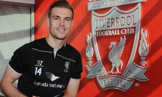 O volante Jordan Henderson renovou com o Liverpool e deverá ser o capitão da equipe na próxima temporada