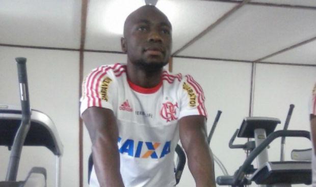 Armero trabalhou na academia do CT e depois correu pelo gramado