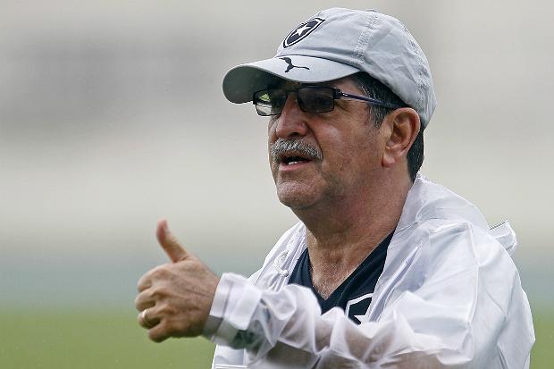 O treinador tenta trabalhar em cima da maior qualidade do Vasco, os lances de bola parada
