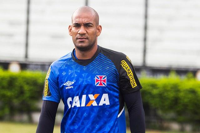 O zagueiro Rodrigo lamentou a ausência de Jefferson, mas enalteceu o substituto Renan