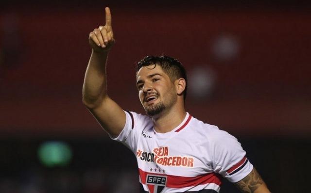 Artilheiro do São Paulo no ano, Alexandre Pato ainda não tem futuro definido e pode deixar o clube em 2016