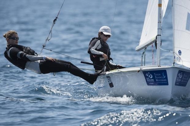 Fernanda e Ana avançaram para a medal race da classe 470 feminino na França (foto: Franck Socha)