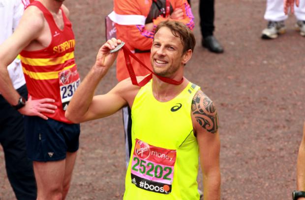Campeão mundial de Fórmula 1, Jenson Button participou da Maratona de Londres