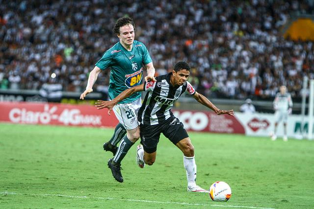 Douglas Santos pensa que
