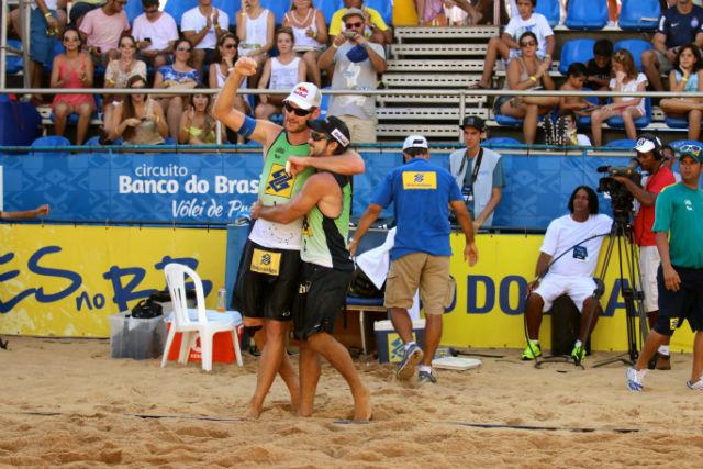 Alison e Bruno Schmidt levaram o título do torneio em 2014, em Salvador