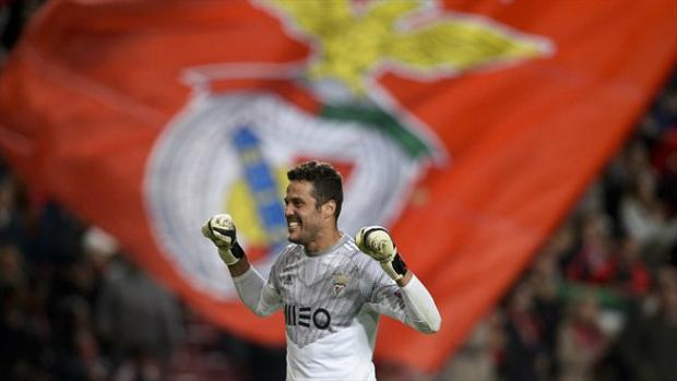 Próximo do título, o Benfica aguarda o desfecho do Português para renovar com Júlio César até 2018
