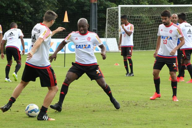 Equipe realizou treinos físicos na parte da manhã desta quarta-feira (Foto: Gilvan de Souza)