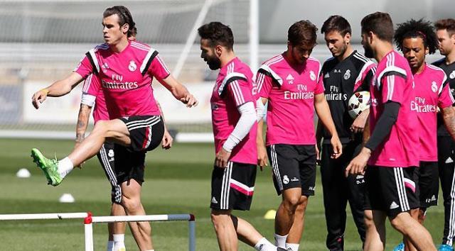 Gareth Bale treinou normalmente com o elenco do Real Madrid e deverá ser relacionado para o jogo contra o Sevilla