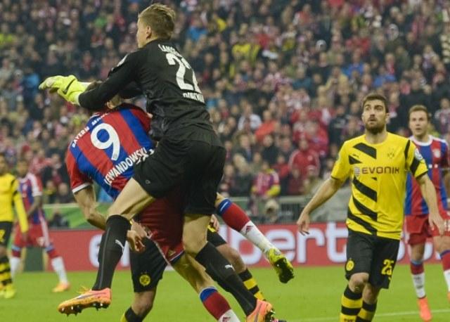 Em uma dividida com Langerak, Lewandowski acabou fraturando o nariz e a mandíbula, mas jogará contra o Barcelona