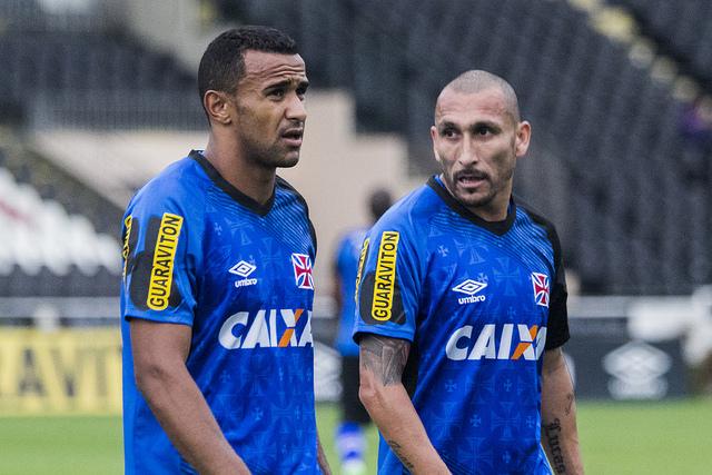 Serginho (à esq) quer ver o Vasco campeão no Maracanã lotado no domingo, contra o Botafogo