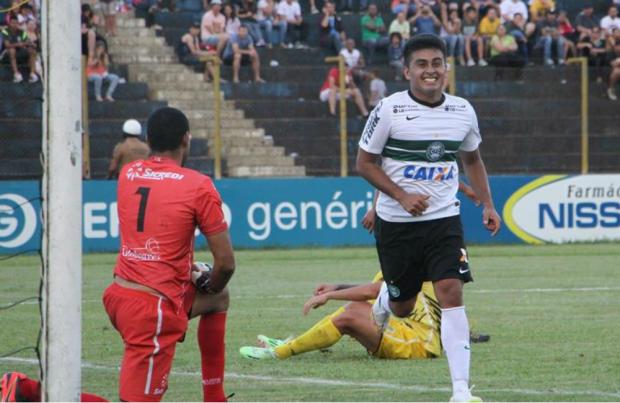 Rafhael Lucas, que passou a semana tentando se recuperar de uma lesão na coxa, treinou com o grupo nesta quinta