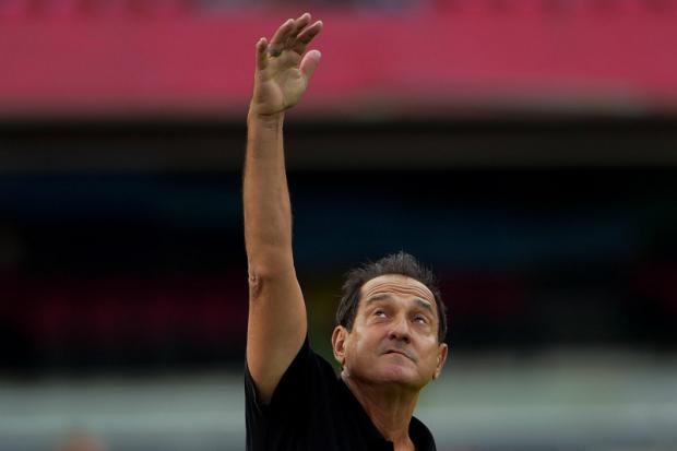 Ex-Tricolor estuda 'subir de cargo' em retorno ao futebol, mas não quer apressar fim do repouso