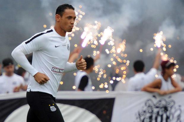 Artilheiro do Paulistão com dez gols, Ricardo Oliveira oficializa acerto com Peixe após 'contrato de experiência'