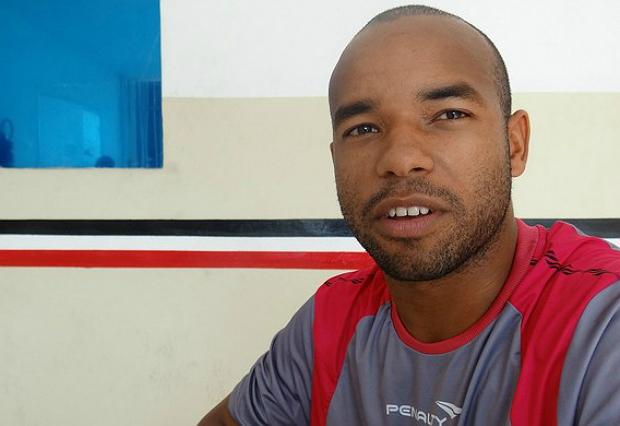 O técnico Ricardinho deu a entender que Tiago Costa não deve iniciar o jogo entre os titulares