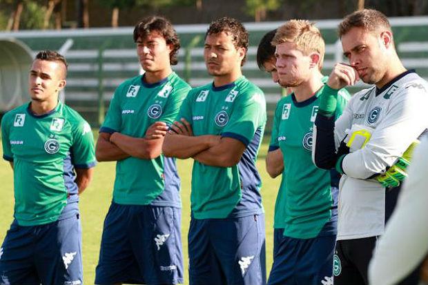 O goleiro Renan é capitão do Goiás e será quem levantará a taça em caso de título