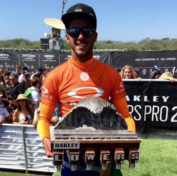 Filipe Toledo bateu o francês Jeremy Flores na final e ficou com o título do WQS de Trestles (Foto:Márcio Canavarro)