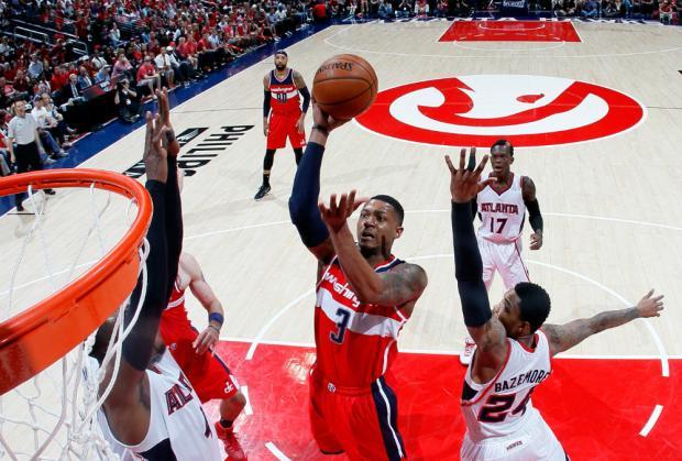 Bradley Beal foi o cestinha do duelo entre Washinton Wizards e Atlanta Hawks na Philips Arena (Foto: Kevin C. Cox)
