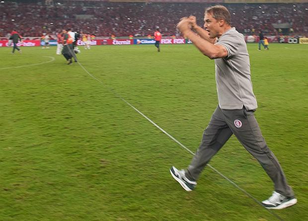 Empolgado após o título, o técnico uruguaio exaltou a primeira etapa do Inter no Beira-Rio