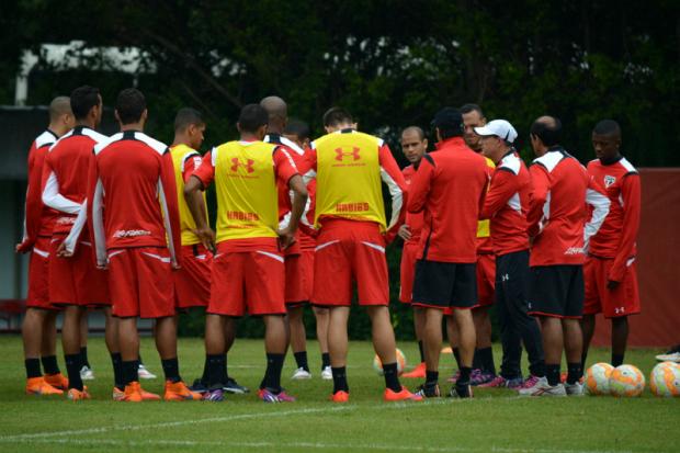 Elenco tricolor ensaia situações de jogo na penúltima atividade antes de encarar o Cruzeiro