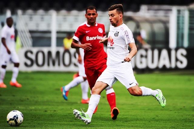 Lucas Lima afirmou após o título paulista que ia permanecer no Santos e quer chegar à Seleção
