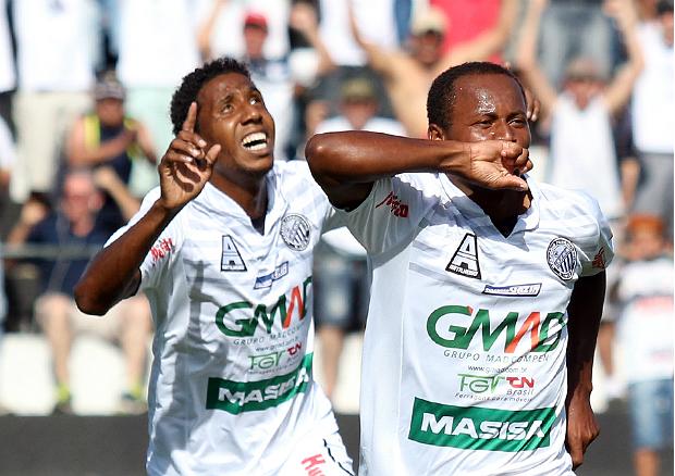 Com direito a 5 a 0 no placar agregado contra o Coritiba, o Operário ergueu a taça estadual na casa do maior campeão