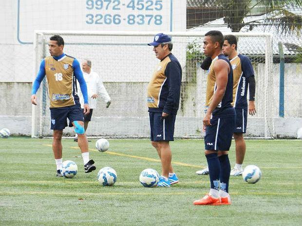 O técnico Gilson Kleina quer o apoio da torcida do Avaí na Ressacada