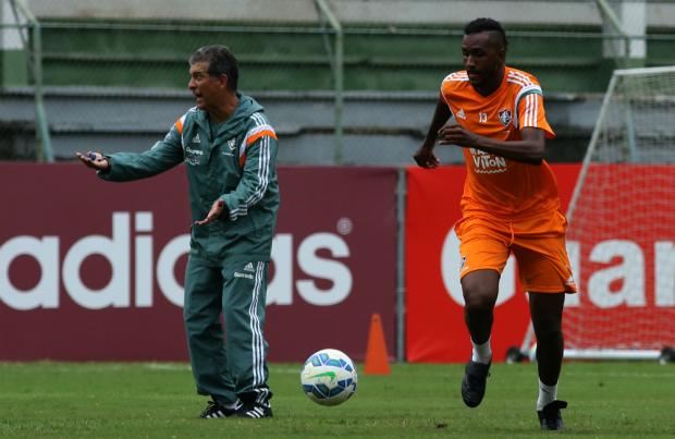 Drubscky reservou mudanças no treinamento da tarde: Antônio Carlos na zaga e Wagner no meio-campo