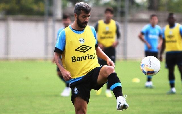 Douglas não participou do treinamento desta quarta-feira; Grêmio estreia domingo cedo no Brasileiro