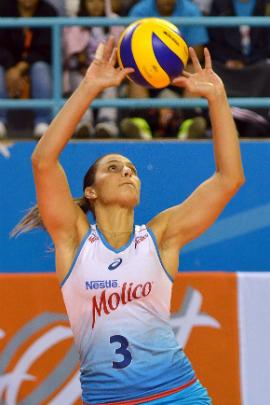 A levantadora Dani Lins vai defender o Osasco por mais uma temporada